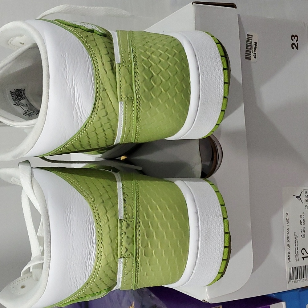 WMNS AIR JORDAN 1 MID SE white/vivid green size 12 men 10 1/2 used slightly